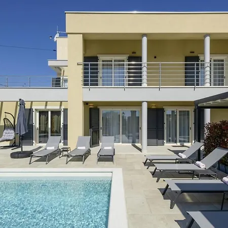 Villa Valentina In - Haus Fuer 8-9 Personen *