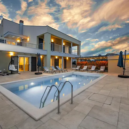 Villa Valentina In - Haus Fuer 8-9 Personen Krnica