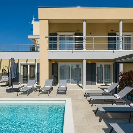 Valentina In - Haus Fuer 8-9 Personen Krnica